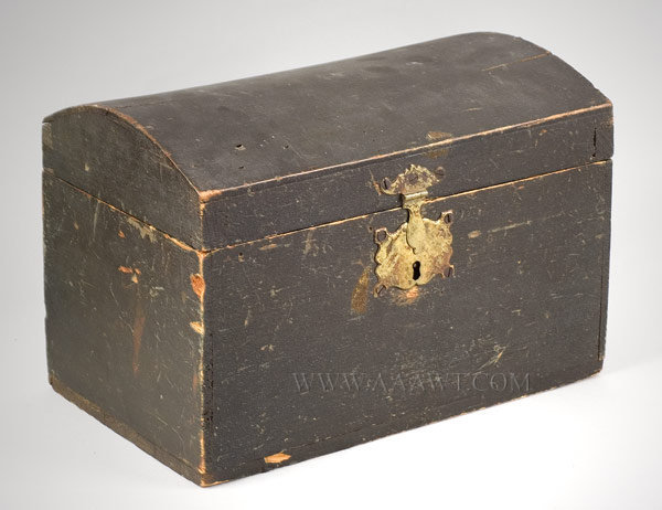 Document Trunk, Dome Top, Original Paint
New England
Circa 1800
Pine, entire view